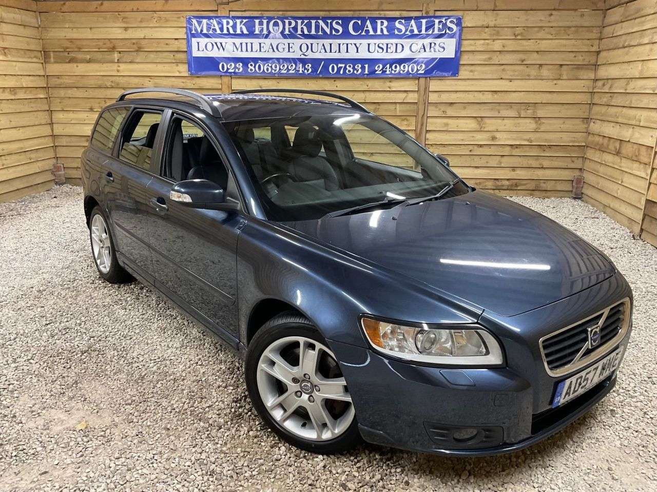 A 2008 VOLVO V50 2.4 D5 SE Estate 5dr Diesel Geartronic Euro 4 (180 ps) DEMO+TWO LADY OWNERS A 2008 VOLVO V50 2.4 D5 SE Estate 5dr Diesel Geartronic Euro 4 (180 ps) DEMO+TWO LADY OWNERS