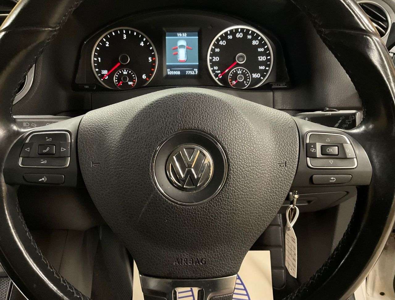 2011 VOLKSWAGEN TIGUAN 2011 VOLKSWAGEN TIGUAN