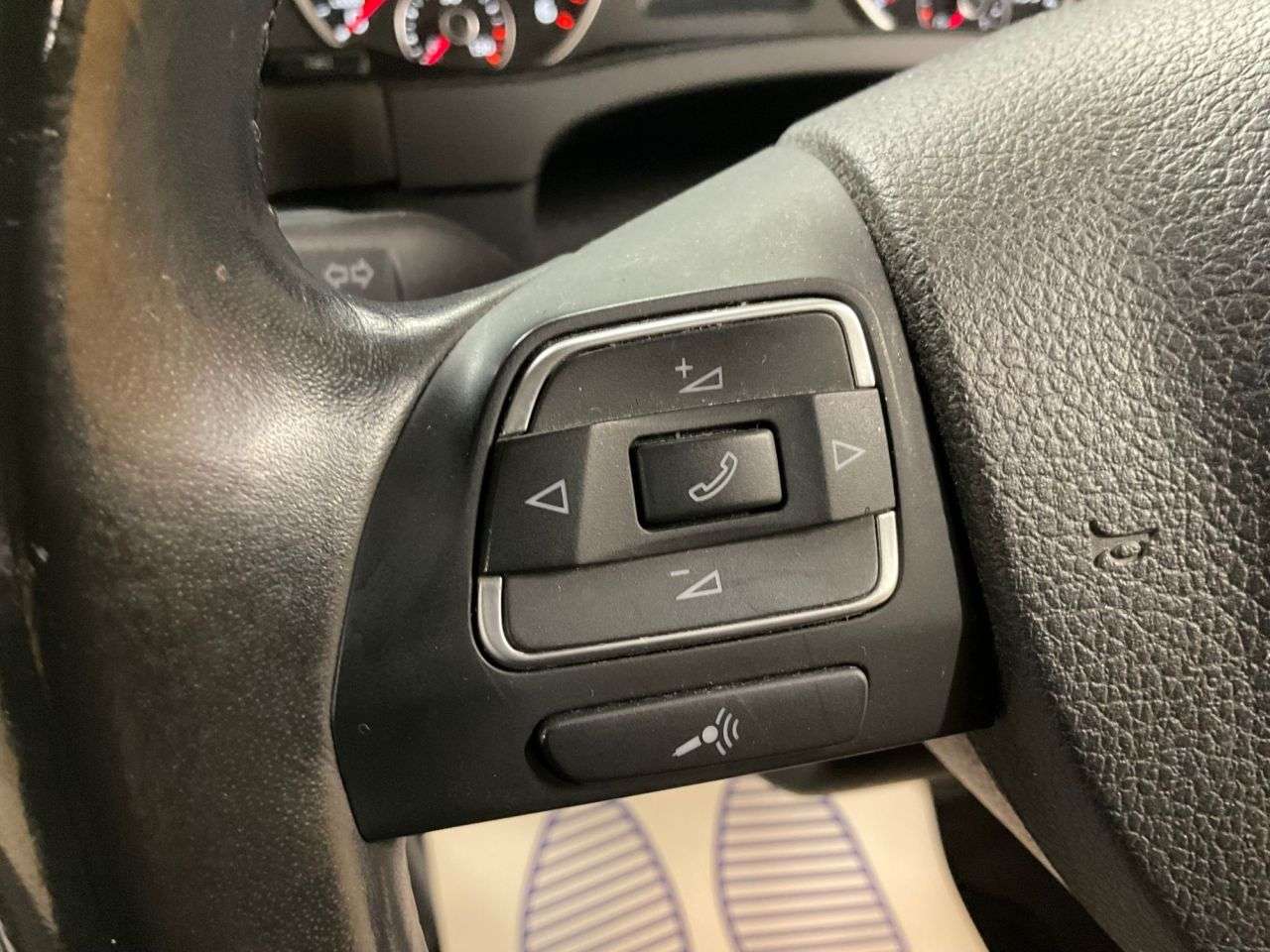 2011 VOLKSWAGEN TIGUAN 2011 VOLKSWAGEN TIGUAN