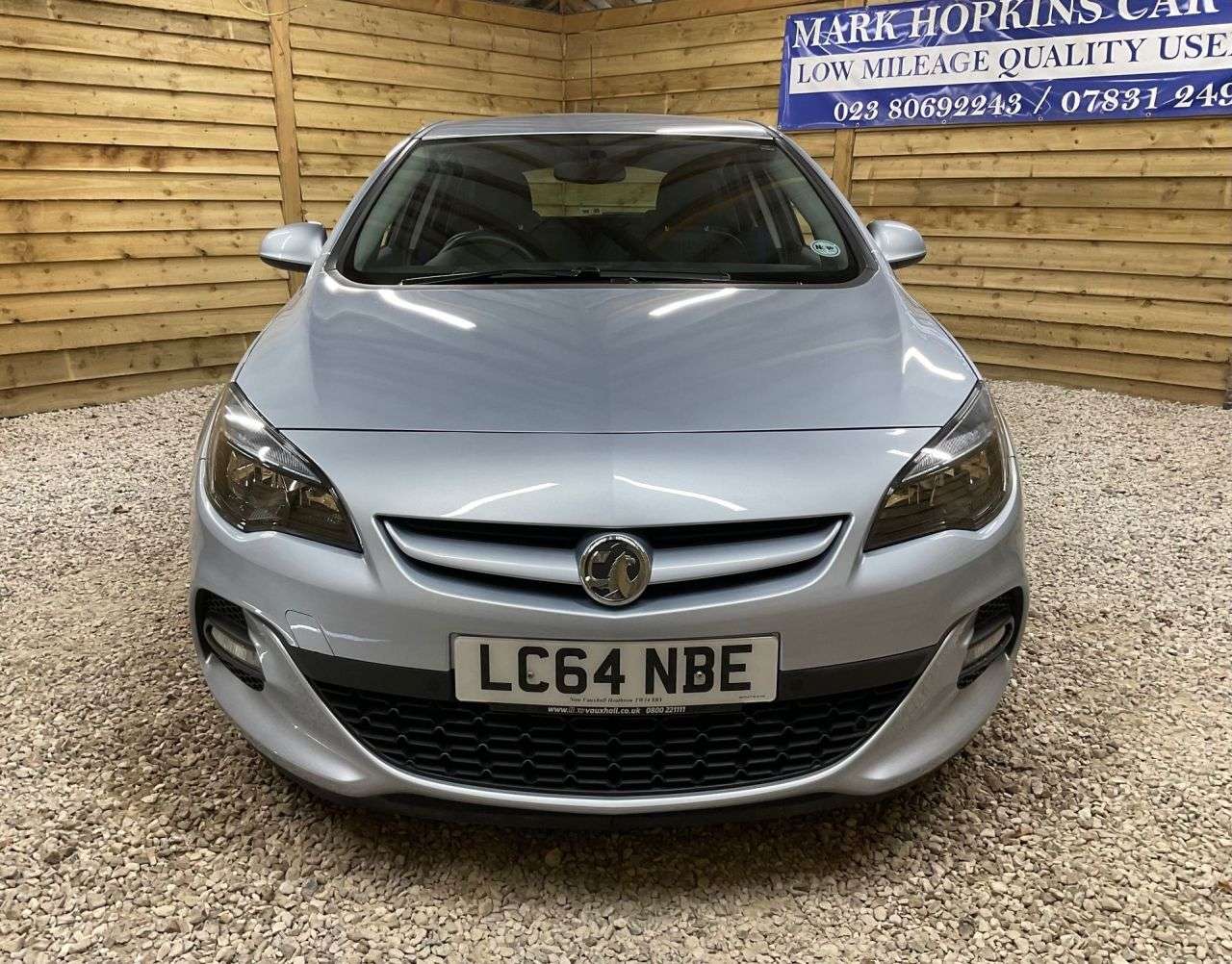 A 2014 VAUXHALL ASTRA 1.6 16v Limited Edition Hatchback 5dr Petrol Manual Euro 5 (115 ps) DEMO+ON A 2014 VAUXHALL ASTRA 1.6 16v Limited Edition Hatchback 5dr Petrol Manual Euro 5 (115 ps) DEMO+ON
