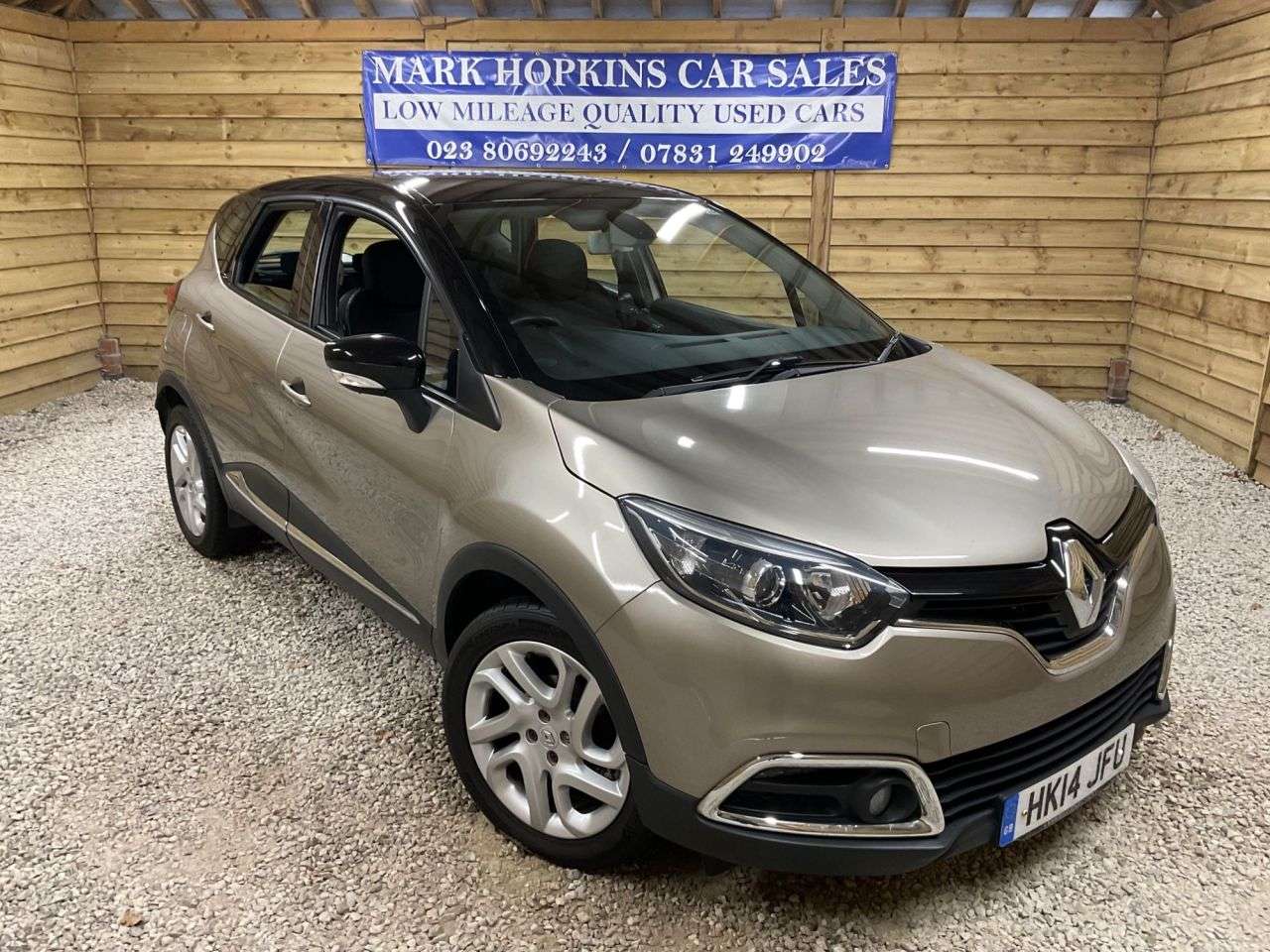 A 2014 RENAULT CAPTUR 0.9 TCe ENERGY Dynamique MediaNav SUV 5dr Petrol Manual Euro 5 (s/s) (90 ps A 2014 RENAULT CAPTUR 0.9 TCe ENERGY Dynamique MediaNav SUV 5dr Petrol Manual Euro 5 (s/s) (90 ps