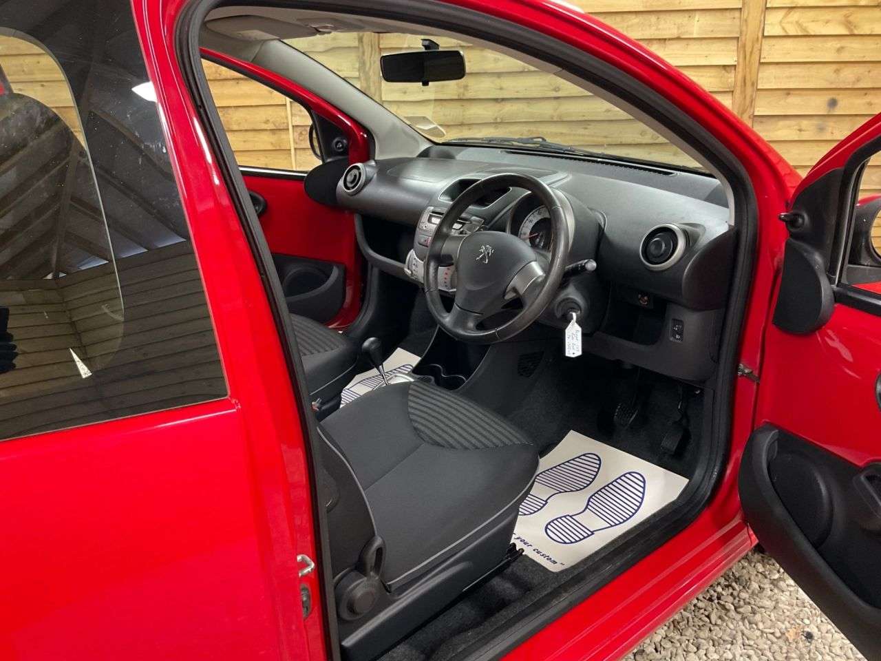 2013 PEUGEOT 107 2013 PEUGEOT 107
