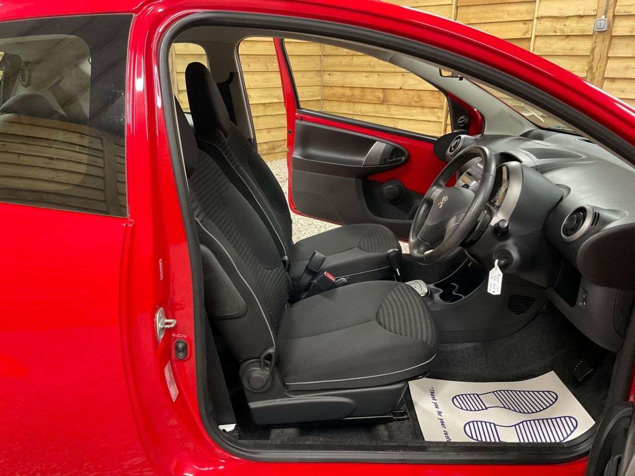 2013 PEUGEOT 107 2013 PEUGEOT 107