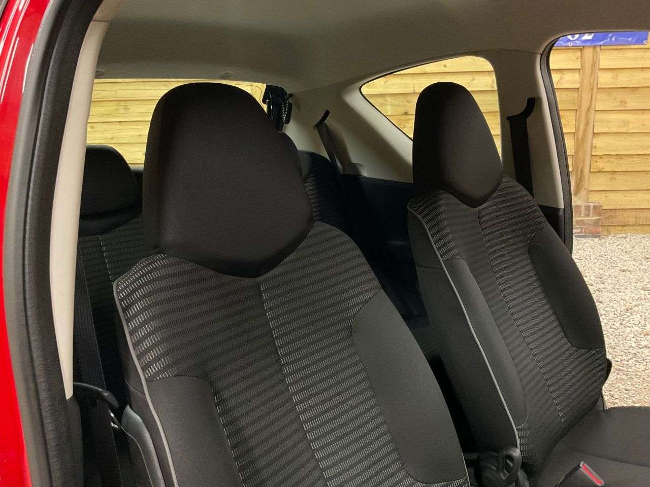 2013 PEUGEOT 107 2013 PEUGEOT 107