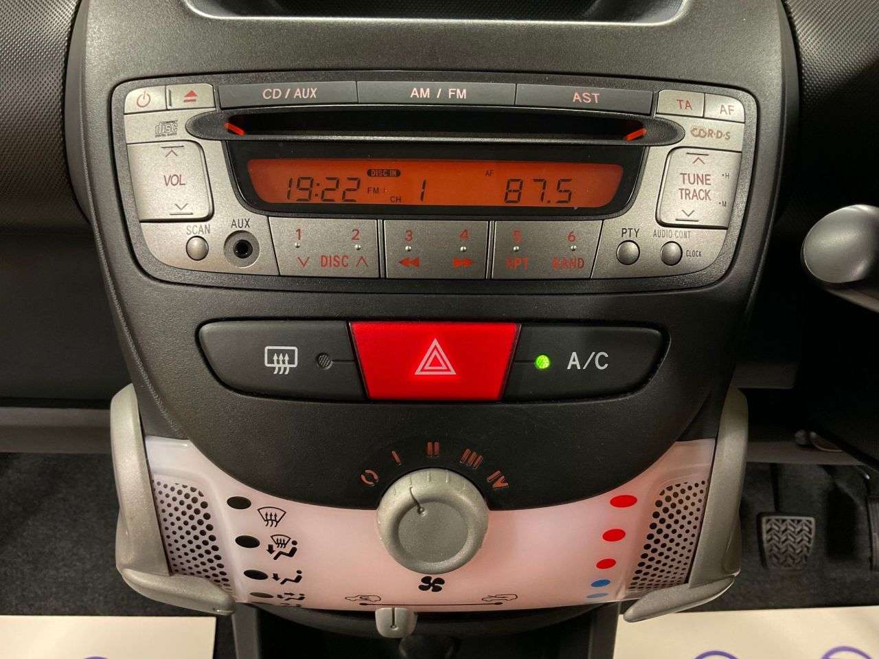 2013 PEUGEOT 107 2013 PEUGEOT 107
