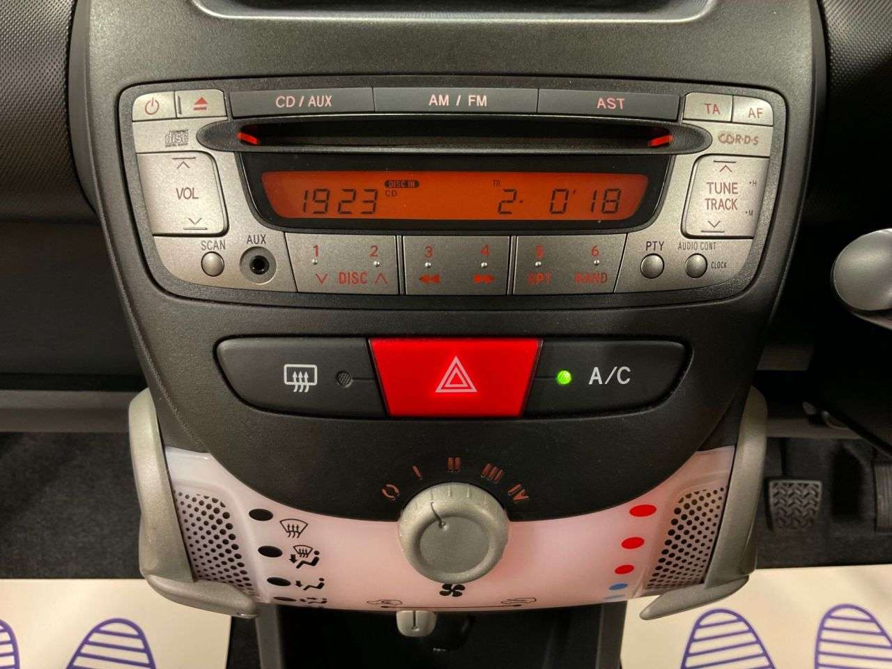 2013 PEUGEOT 107 2013 PEUGEOT 107