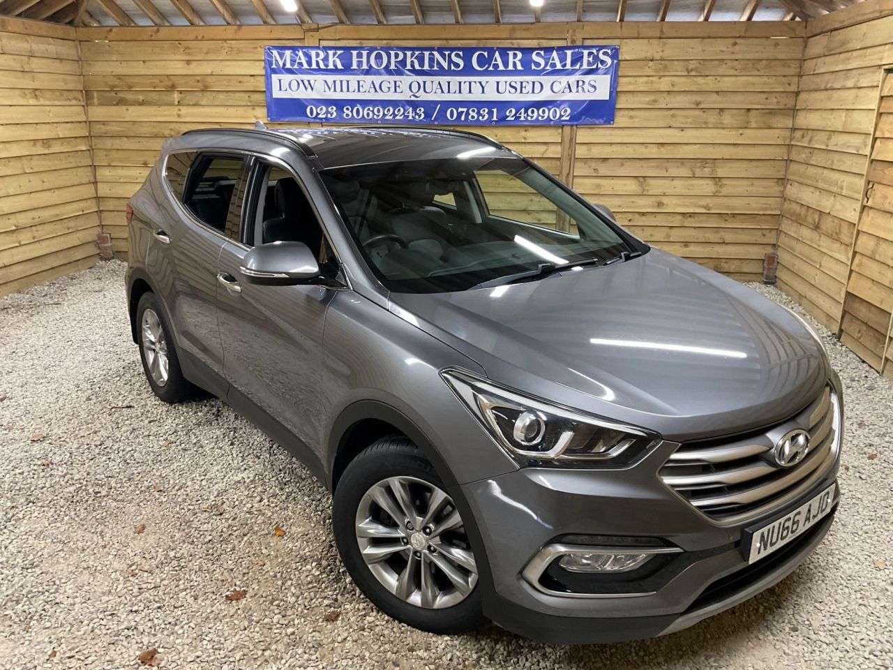 A 2016 HYUNDAI SANTA FE 2.2 CRDi Blue Drive Premium SUV 5dr Diesel Auto 4WD Euro 6 (s/s) (200 ps) H A 2016 HYUNDAI SANTA FE 2.2 CRDi Blue Drive Premium SUV 5dr Diesel Auto 4WD Euro 6 (s/s) (200 ps) H