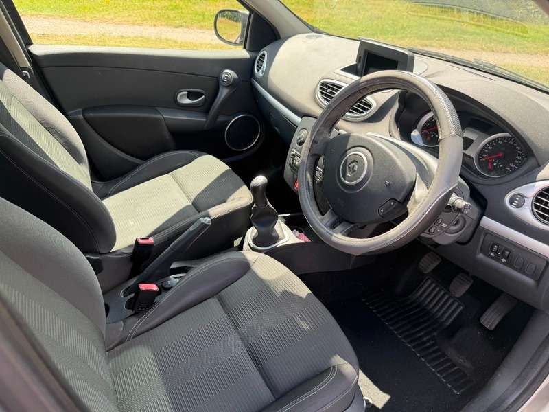 2011 RENAULT CLIO 2011 RENAULT CLIO