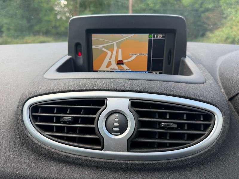2011 RENAULT CLIO 2011 RENAULT CLIO