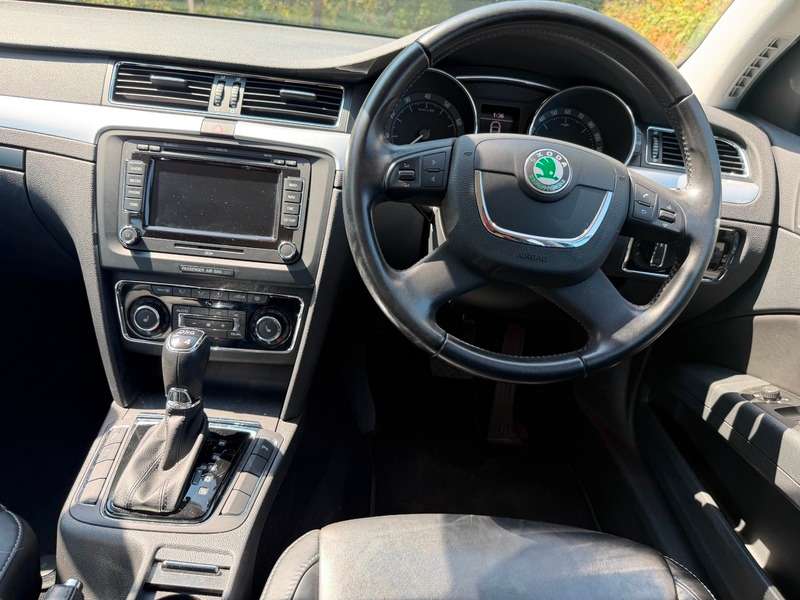 A 2013 SKODA SUPERB ELEGANCE V6 AUTO 4 x 4 Rare low miles full history A 2013 SKODA SUPERB ELEGANCE V6 AUTO 4 x 4 Rare low miles full history