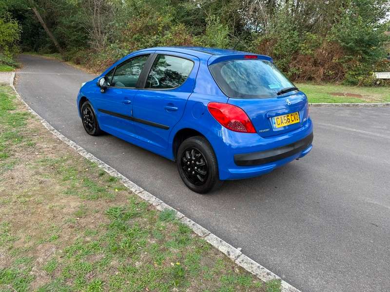 A 2006 PEUGEOT 207 S super family motoring low miles great history A 2006 PEUGEOT 207 S super family motoring low miles great history