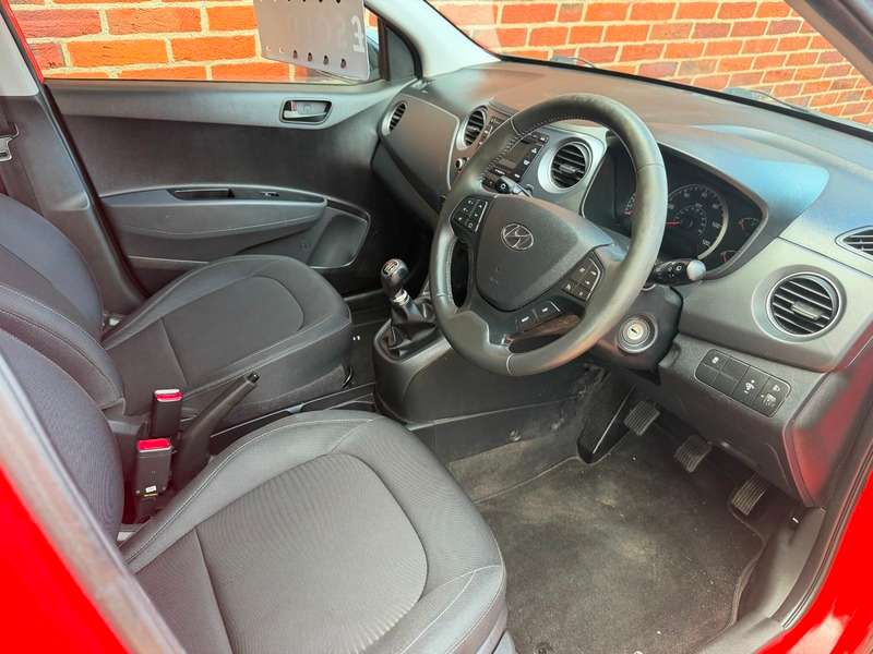 A 2019 HYUNDAI I10 SE Great Specification 1 private owner A 2019 HYUNDAI I10 SE Great Specification 1 private owner
