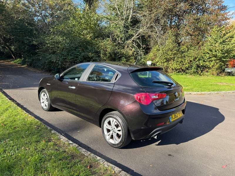 A 2013 ALFA ROMEO GIULIETTA JTDM-2 LUSSO TCT AUTO Great spec/history A 2013 ALFA ROMEO GIULIETTA JTDM-2 LUSSO TCT AUTO Great spec/history