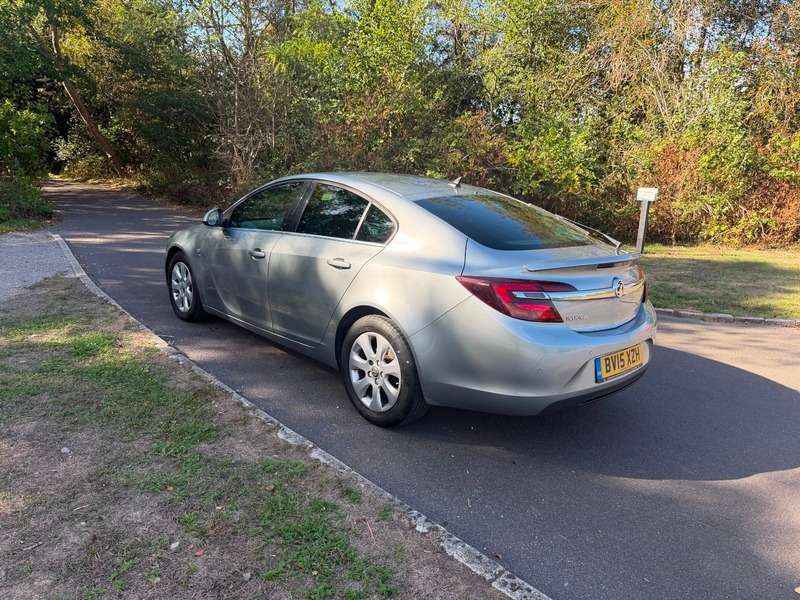 A 2015 VAUXHALL INSIGNIA SRI NAV CDTI ECOFLEX S/S Excellent family car A 2015 VAUXHALL INSIGNIA SRI NAV CDTI ECOFLEX S/S Excellent family car