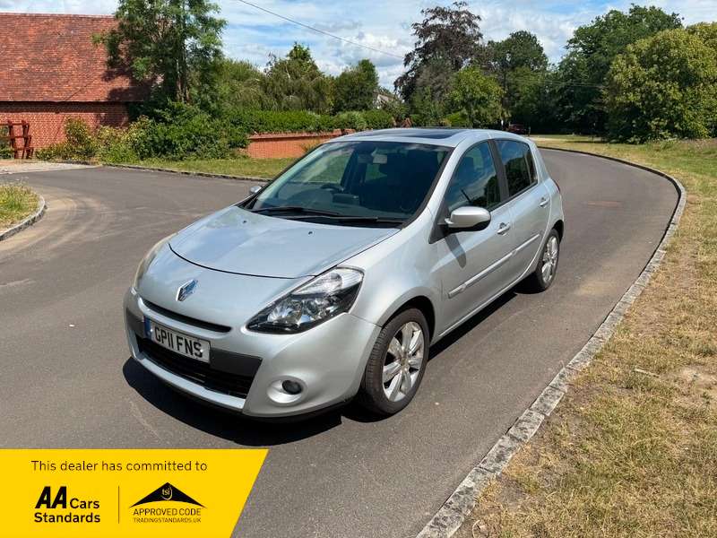 A 2011 RENAULT CLIO GT LINE TOMTOM TCE Superb Spec A 2011 RENAULT CLIO GT LINE TOMTOM TCE Superb Spec