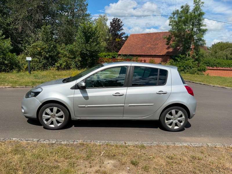 2011 RENAULT CLIO 2011 RENAULT CLIO
