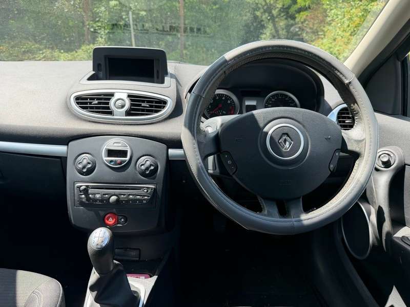 2011 RENAULT CLIO 2011 RENAULT CLIO