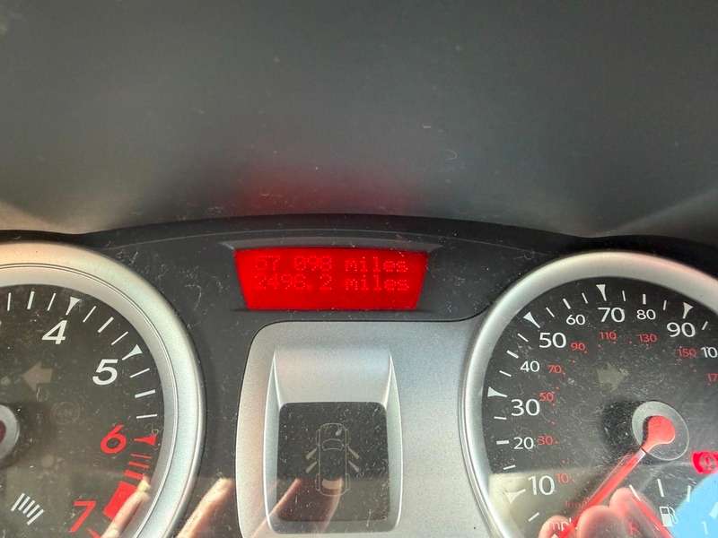 2011 RENAULT CLIO 2011 RENAULT CLIO