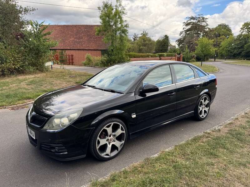 A 2006 VAUXHALL VECTRA VVT SRI NAV great looks drives superbly well A 2006 VAUXHALL VECTRA VVT SRI NAV great looks drives superbly well