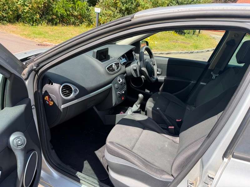2011 RENAULT CLIO 2011 RENAULT CLIO