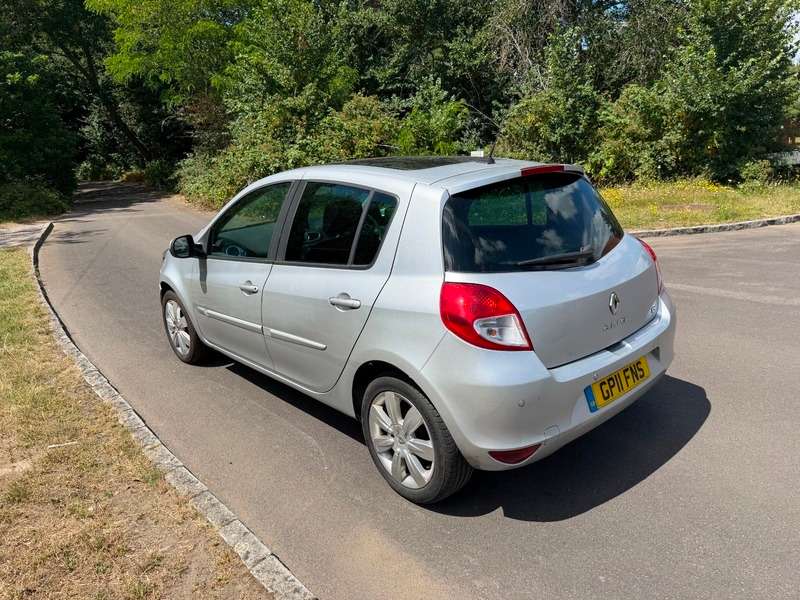 A 2011 RENAULT CLIO GT LINE TOMTOM TCE Superb Spec A 2011 RENAULT CLIO GT LINE TOMTOM TCE Superb Spec