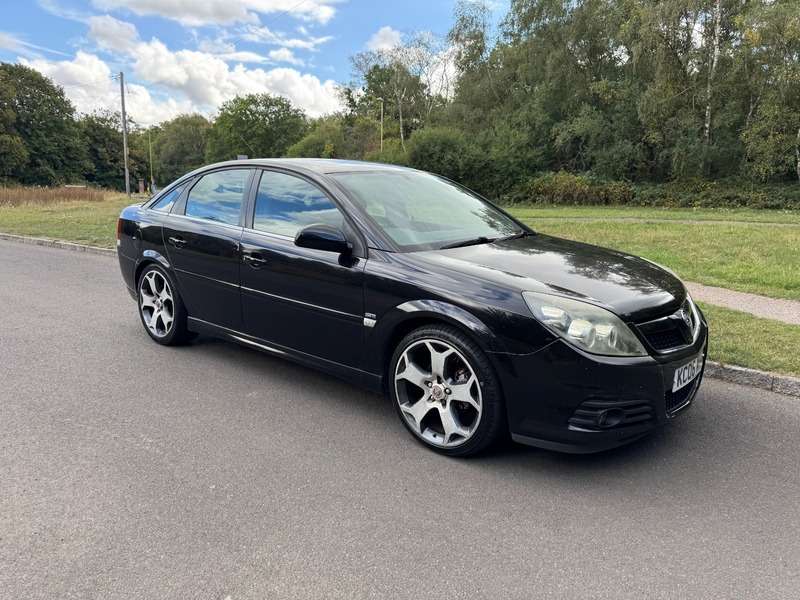 A 2006 VAUXHALL VECTRA VVT SRI NAV great looks drives superbly well A 2006 VAUXHALL VECTRA VVT SRI NAV great looks drives superbly well
