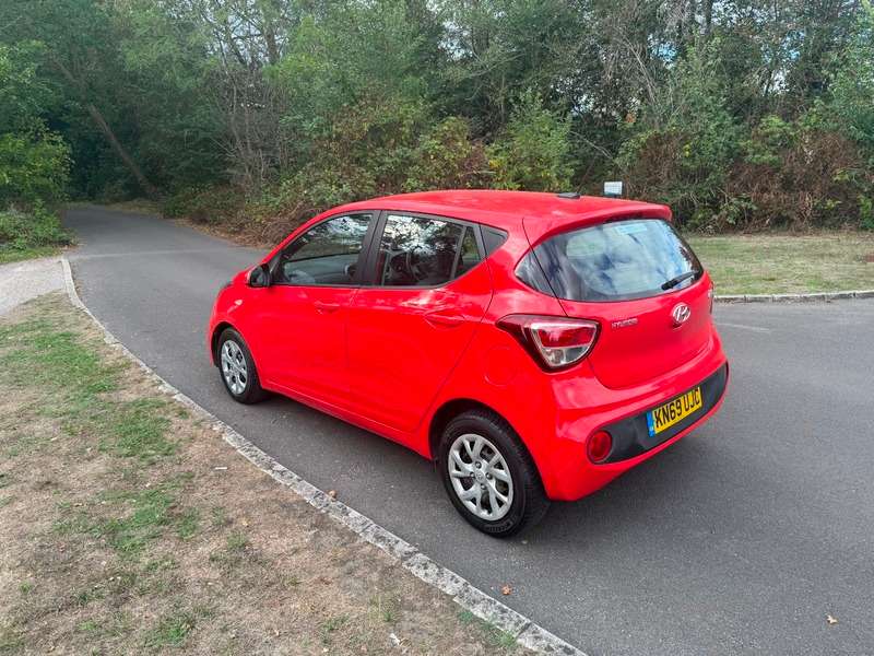 A 2019 HYUNDAI I10 SE Great Specification 1 private owner A 2019 HYUNDAI I10 SE Great Specification 1 private owner