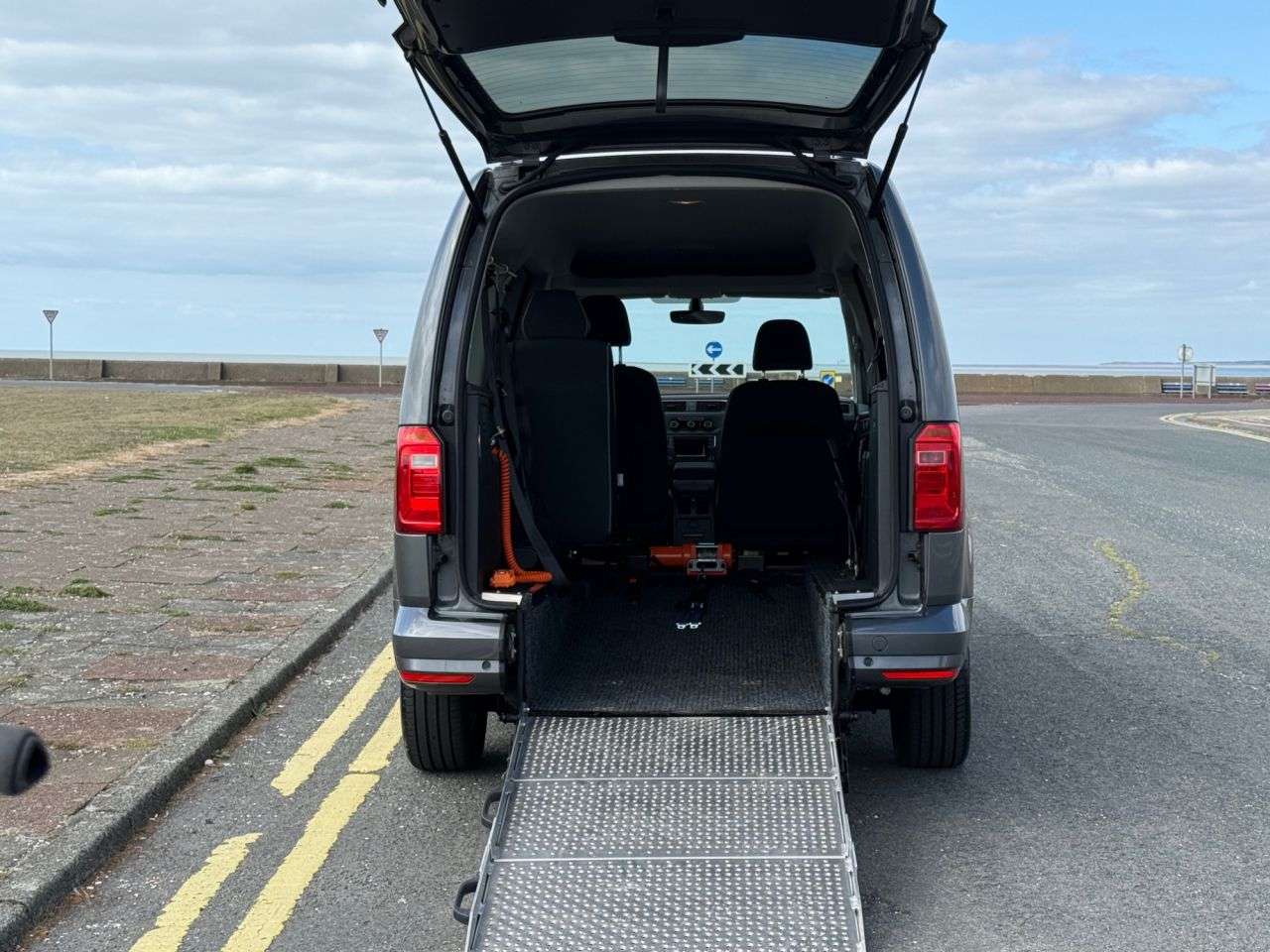 2020 VOLKSWAGEN CADDY MAXI LIFE C20 DIESEL ESTATE 2020 VOLKSWAGEN CADDY MAXI LIFE C20 DIESEL ESTATE