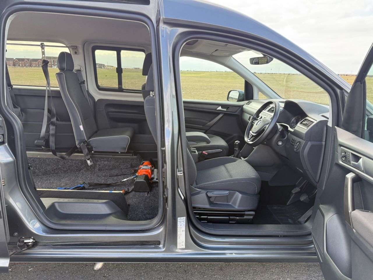 2020 VOLKSWAGEN CADDY MAXI LIFE C20 DIESEL ESTATE 2020 VOLKSWAGEN CADDY MAXI LIFE C20 DIESEL ESTATE