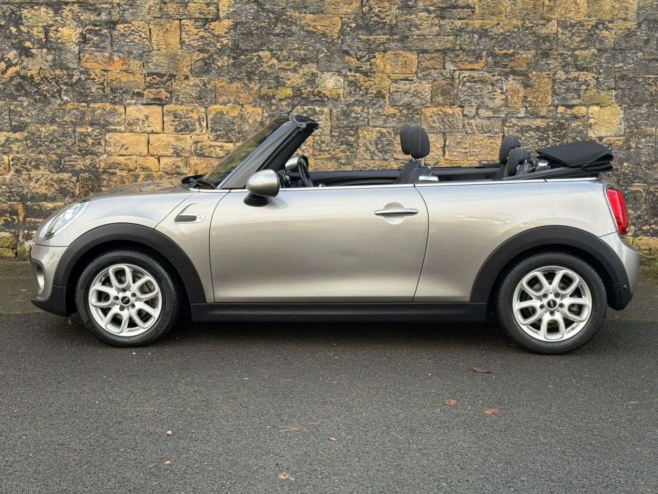 A 2018 MINI CONVERTIBLE 1.5 Cooper Convertible 2dr Petrol Manual Euro 6 (s/s) (136 ps) A 2018 MINI CONVERTIBLE 1.5 Cooper Convertible 2dr Petrol Manual Euro 6 (s/s) (136 ps)