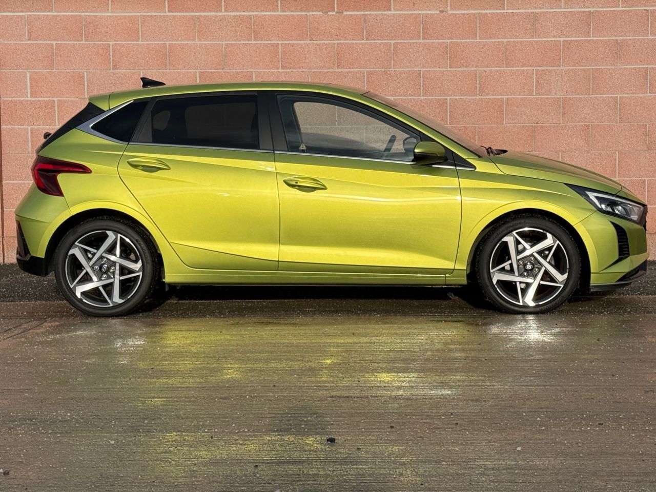 A 2024 HYUNDAI I20 1.0 T-GDi Ultimate Hatchback 5dr Petrol Manual Euro 6 (s/s) (100 ps) A 2024 HYUNDAI I20 1.0 T-GDi Ultimate Hatchback 5dr Petrol Manual Euro 6 (s/s) (100 ps)