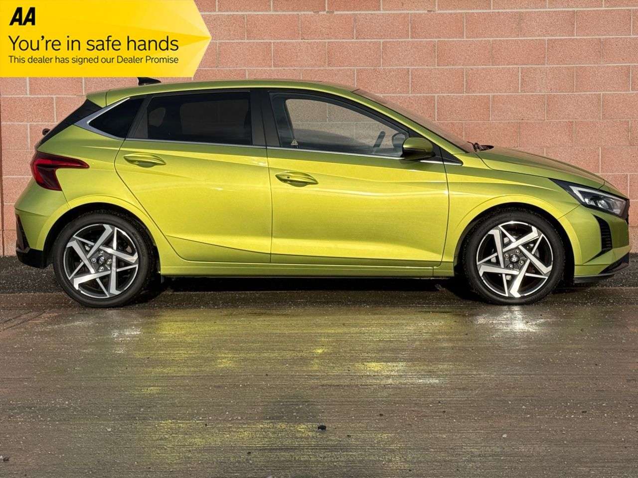 A 2024 HYUNDAI I20 1.0 T-GDi Ultimate Hatchback 5dr Petrol Manual Euro 6 (s/s) (100 ps) A 2024 HYUNDAI I20 1.0 T-GDi Ultimate Hatchback 5dr Petrol Manual Euro 6 (s/s) (100 ps)