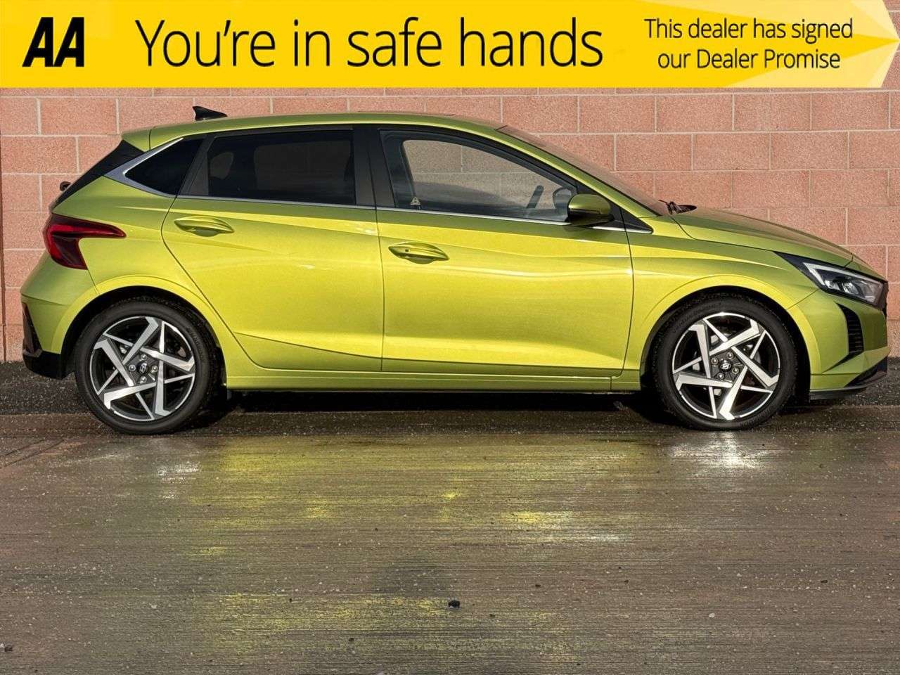 A 2024 HYUNDAI I20 1.0 T-GDi Ultimate Hatchback 5dr Petrol Manual Euro 6 (s/s) (100 ps) A 2024 HYUNDAI I20 1.0 T-GDi Ultimate Hatchback 5dr Petrol Manual Euro 6 (s/s) (100 ps)