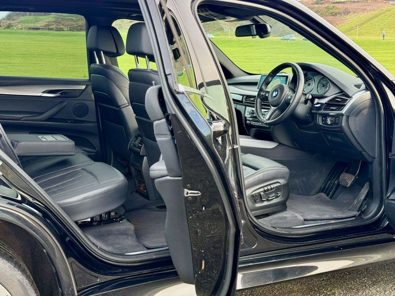 A 2014 BMW X5 3.0 30d M Sport SUV 5dr Diesel Auto xDrive Euro 6 (s/s) (258 ps) A 2014 BMW X5 3.0 30d M Sport SUV 5dr Diesel Auto xDrive Euro 6 (s/s) (258 ps)