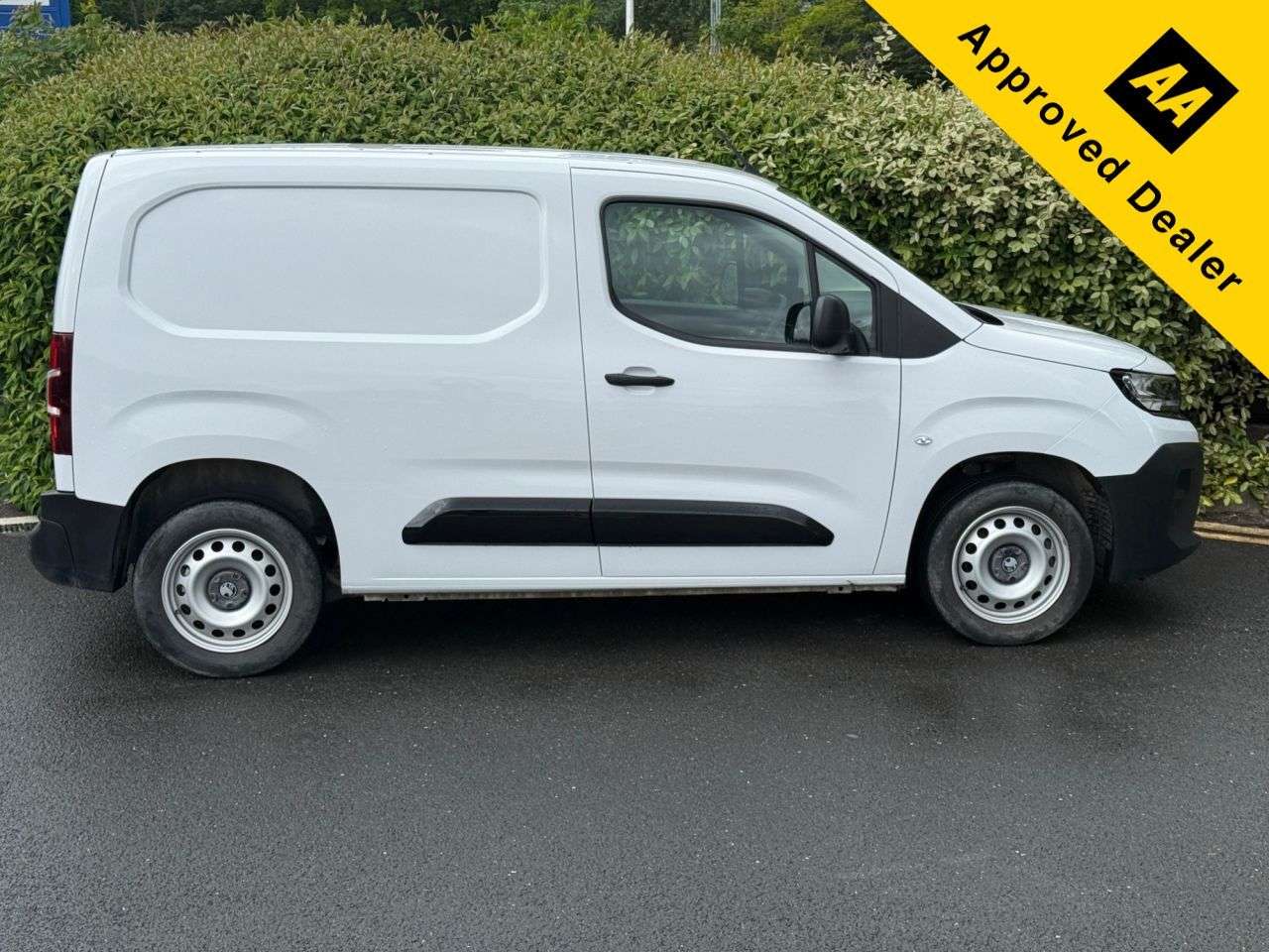 A 2024 VAUXHALL COMBO 1.5 Turbo D 2300 Prime Panel Van 5dr Diesel Manual SWB Euro 6 (s/s) (100 ps A 2024 VAUXHALL COMBO 1.5 Turbo D 2300 Prime Panel Van 5dr Diesel Manual SWB Euro 6 (s/s) (100 ps