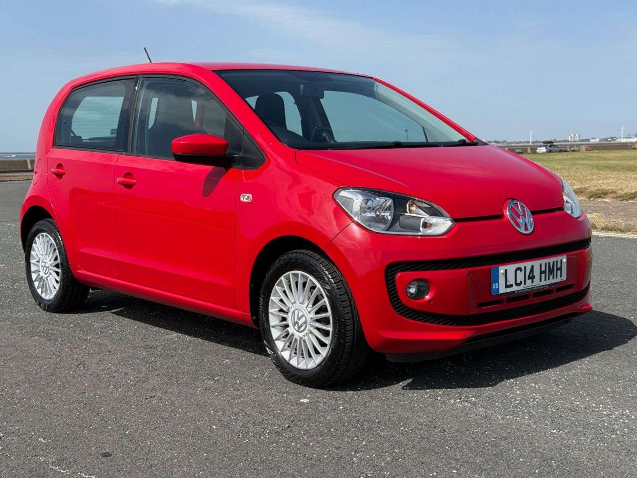 A 2014 VOLKSWAGEN UP! 1.0 High up! Hatchback 5dr Petrol Manual Euro 5 (75 ps) A 2014 VOLKSWAGEN UP! 1.0 High up! Hatchback 5dr Petrol Manual Euro 5 (75 ps)