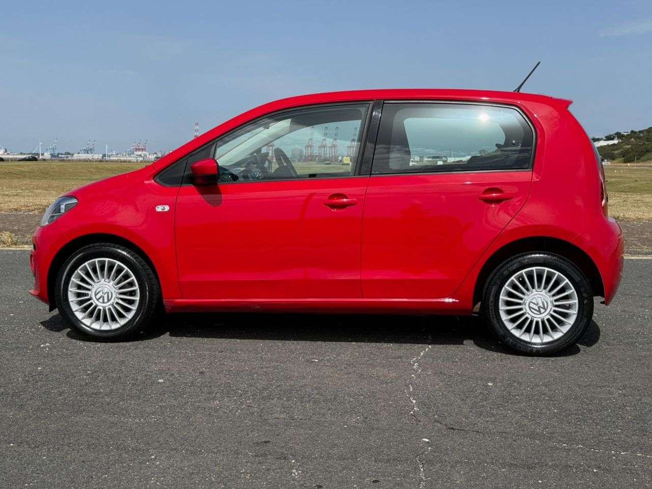 A 2014 VOLKSWAGEN UP! 1.0 High up! Hatchback 5dr Petrol Manual Euro 5 (75 ps) A 2014 VOLKSWAGEN UP! 1.0 High up! Hatchback 5dr Petrol Manual Euro 5 (75 ps)
