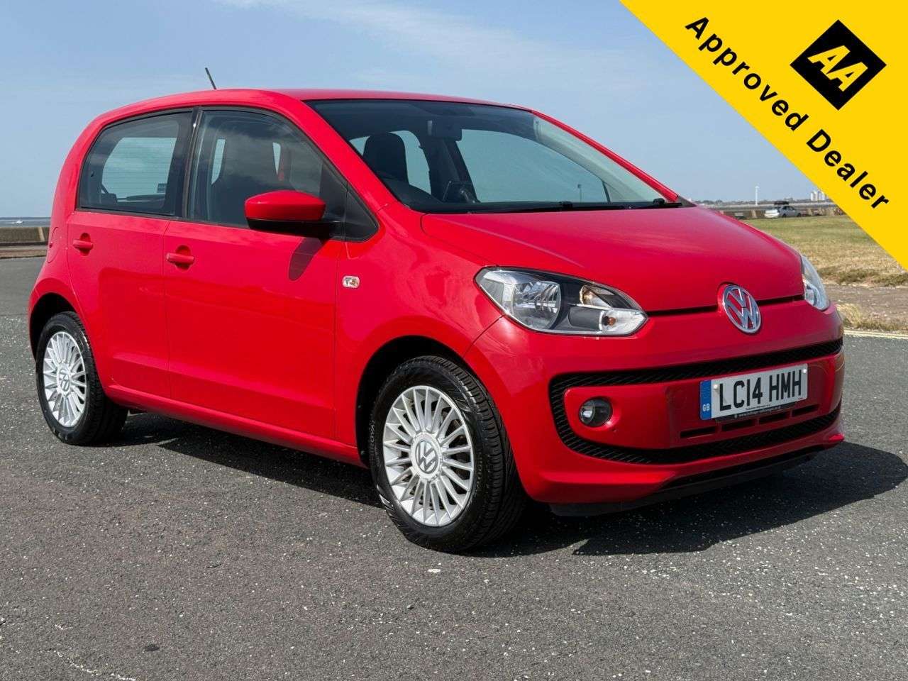 A 2014 VOLKSWAGEN UP! 1.0 High up! Hatchback 5dr Petrol Manual Euro 5 (75 ps) A 2014 VOLKSWAGEN UP! 1.0 High up! Hatchback 5dr Petrol Manual Euro 5 (75 ps)