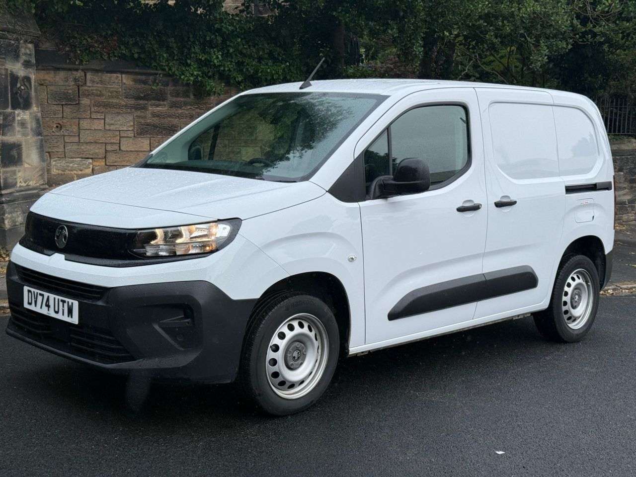 A 2024 VAUXHALL COMBO 1.5 Turbo D 2300 Prime Panel Van 5dr Diesel Manual SWB Euro 6 (s/s) (100 ps A 2024 VAUXHALL COMBO 1.5 Turbo D 2300 Prime Panel Van 5dr Diesel Manual SWB Euro 6 (s/s) (100 ps