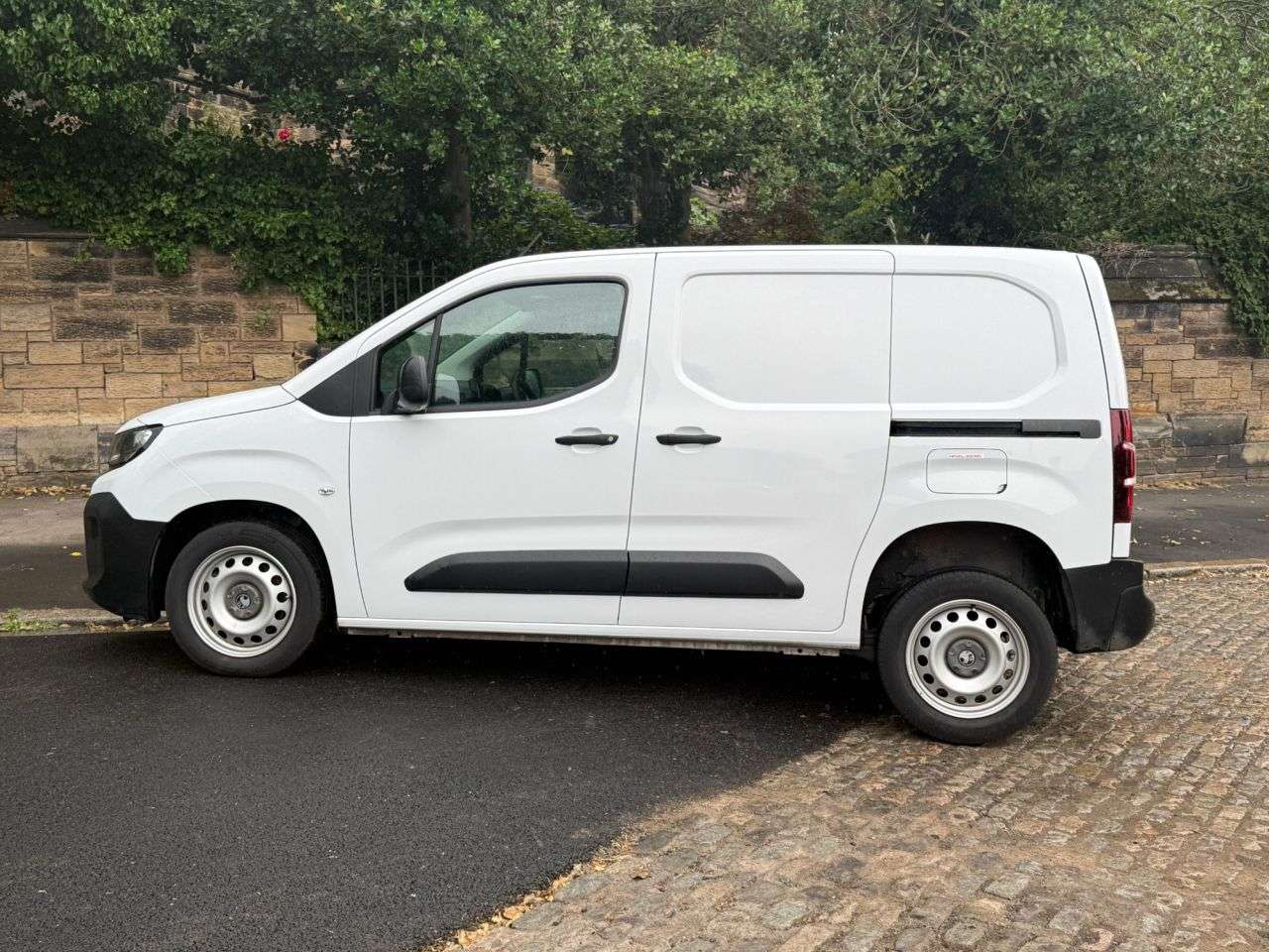 A 2024 VAUXHALL COMBO 1.5 Turbo D 2300 Prime Panel Van 5dr Diesel Manual SWB Euro 6 (s/s) (100 ps A 2024 VAUXHALL COMBO 1.5 Turbo D 2300 Prime Panel Van 5dr Diesel Manual SWB Euro 6 (s/s) (100 ps