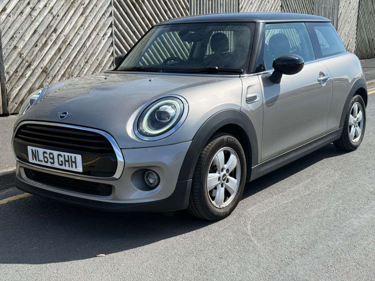 A 2019 MINI HATCH 1.5 Cooper Classic Hatchback 3dr Petrol Manual Euro 6 (s/s) (136 ps) A 2019 MINI HATCH 1.5 Cooper Classic Hatchback 3dr Petrol Manual Euro 6 (s/s) (136 ps)