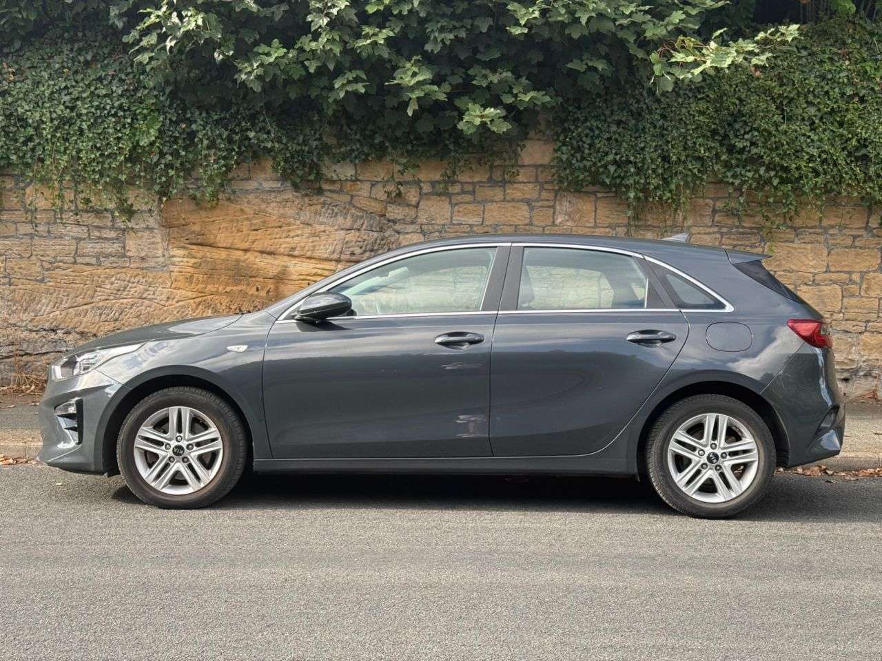 A 2019 KIA CEED 1.6 CRDi ECO 2 Hatchback 5dr Diesel Manual Euro 6 (s/s) (114 bhp) A 2019 KIA CEED 1.6 CRDi ECO 2 Hatchback 5dr Diesel Manual Euro 6 (s/s) (114 bhp)