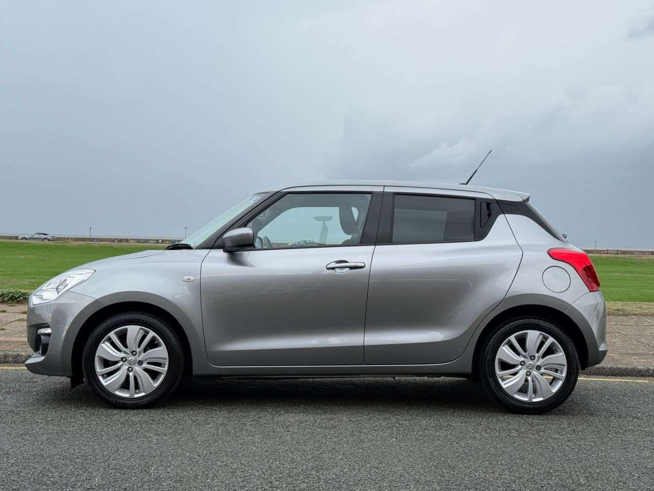 A 2018 SUZUKI SWIFT 1.0 Boosterjet SZ-T Hatchback 5dr Petrol Manual Euro 6 (111 ps) A 2018 SUZUKI SWIFT 1.0 Boosterjet SZ-T Hatchback 5dr Petrol Manual Euro 6 (111 ps)