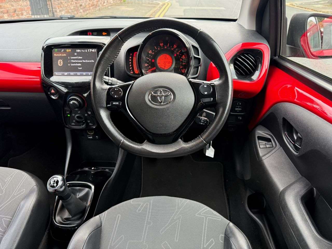 A 2016 TOYOTA AYGO VVT-I X-PRESSION A 2016 TOYOTA AYGO VVT-I X-PRESSION