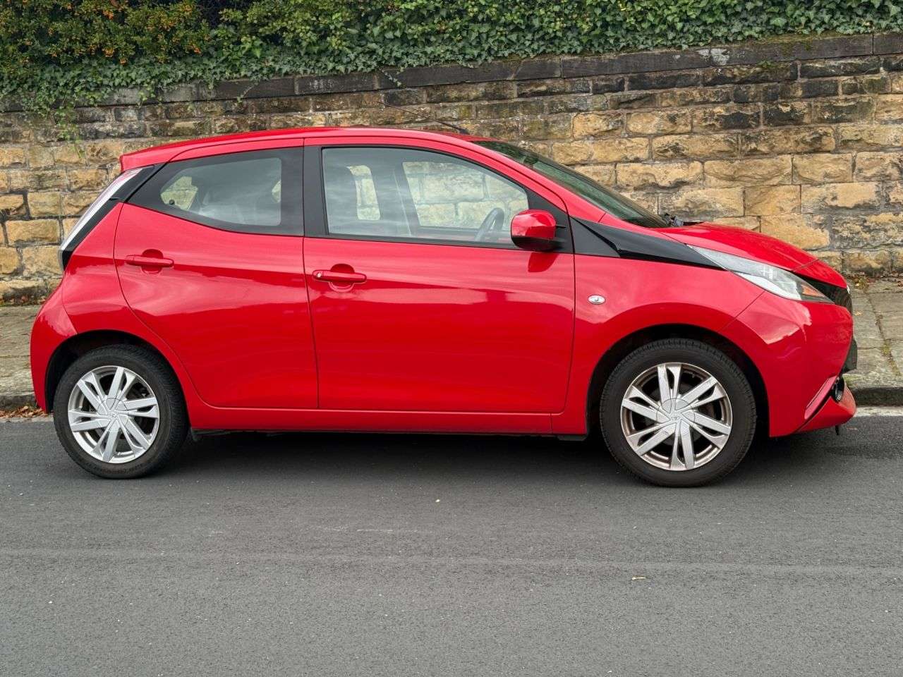 A 2016 TOYOTA AYGO VVT-I X-PRESSION A 2016 TOYOTA AYGO VVT-I X-PRESSION