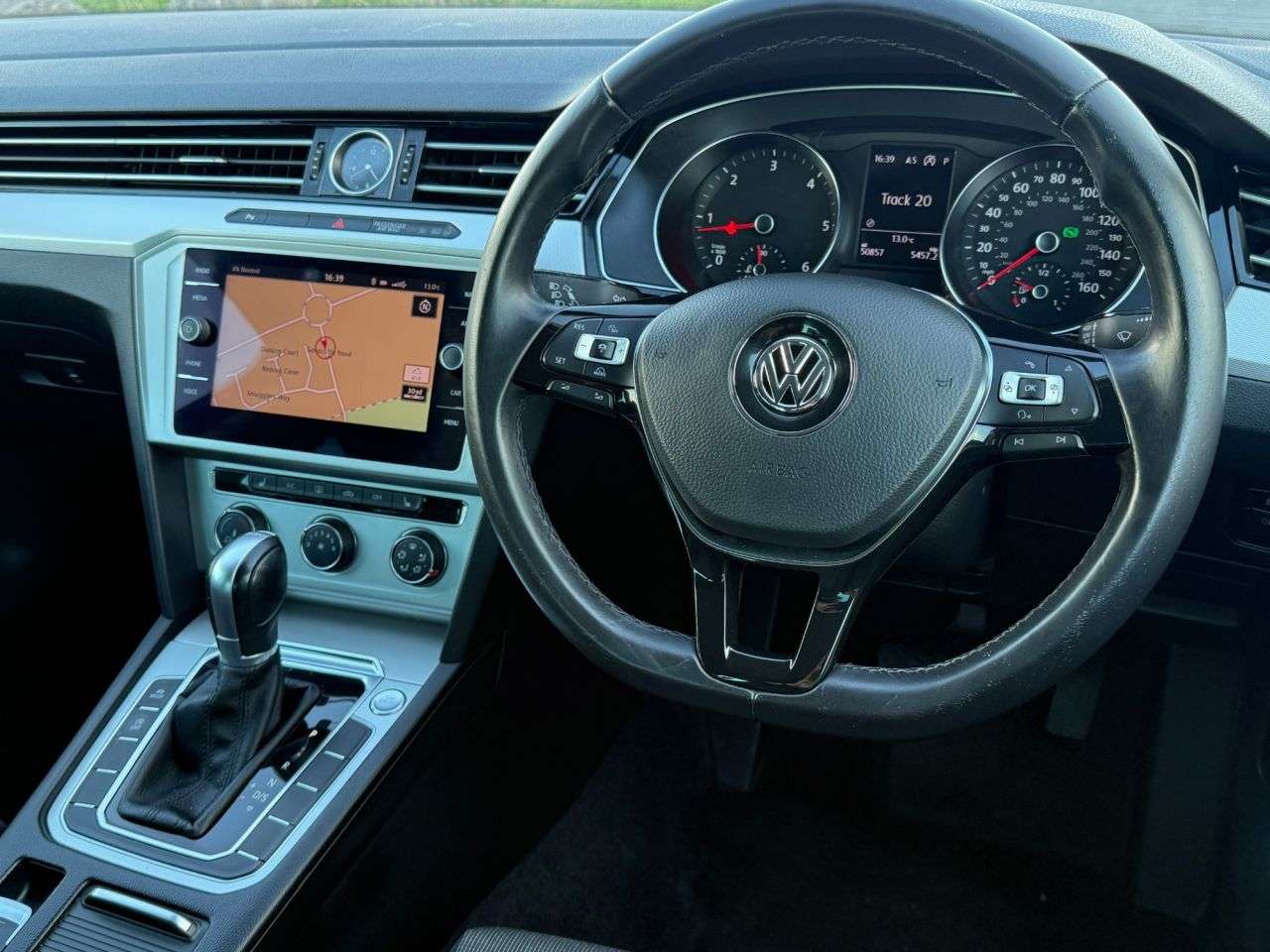A 2018 VOLKSWAGEN PASSAT 2.0 TDI SE Business Saloon 4dr Diesel DSG Euro 6 (s/s) (150 ps) A 2018 VOLKSWAGEN PASSAT 2.0 TDI SE Business Saloon 4dr Diesel DSG Euro 6 (s/s) (150 ps)