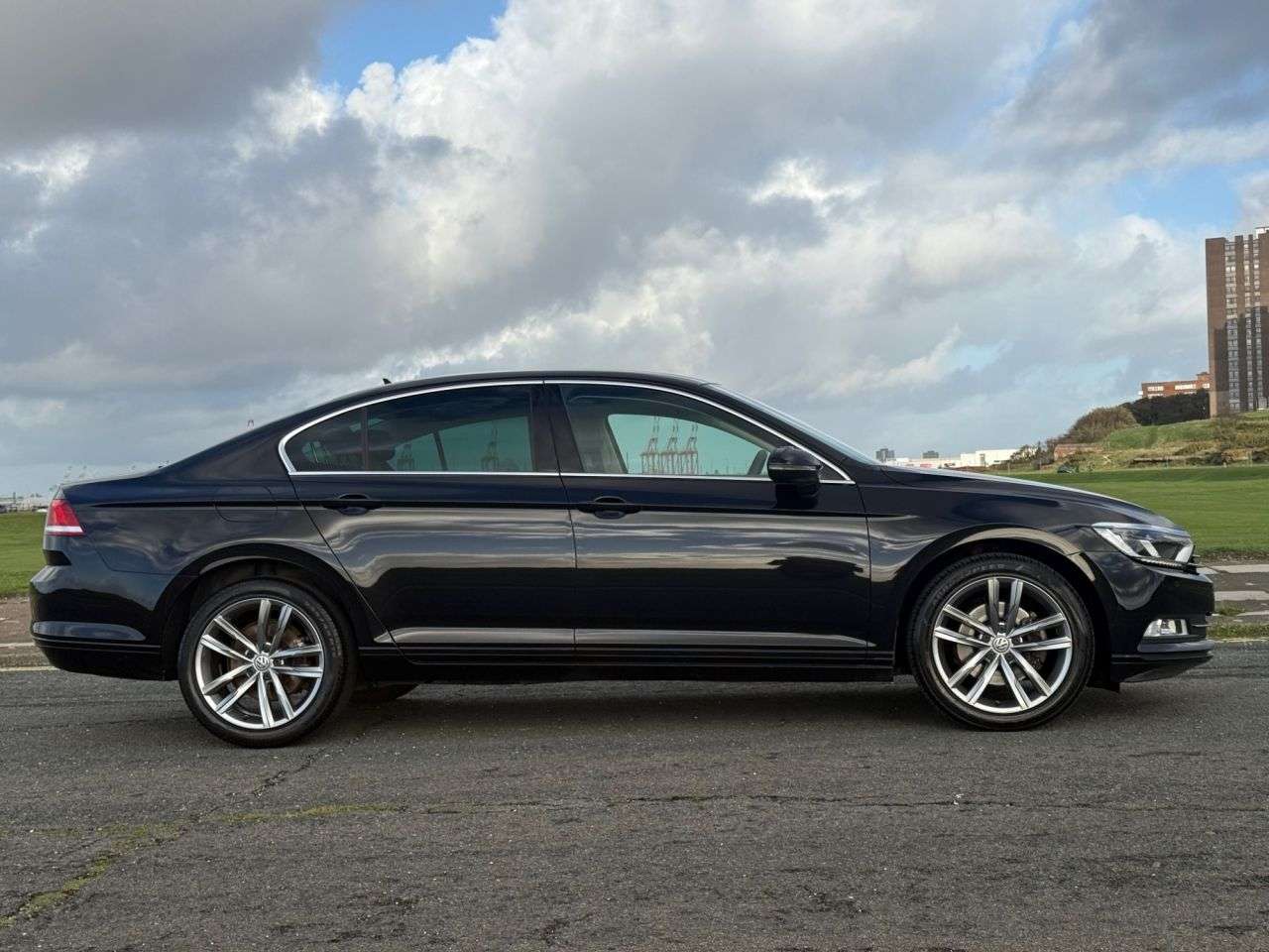 A 2018 VOLKSWAGEN PASSAT 2.0 TDI SE Business Saloon 4dr Diesel DSG Euro 6 (s/s) (150 ps) A 2018 VOLKSWAGEN PASSAT 2.0 TDI SE Business Saloon 4dr Diesel DSG Euro 6 (s/s) (150 ps)