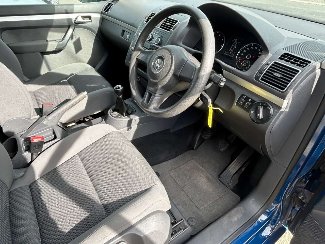 2011 VOLKSWAGEN TOURAN 2011 VOLKSWAGEN TOURAN