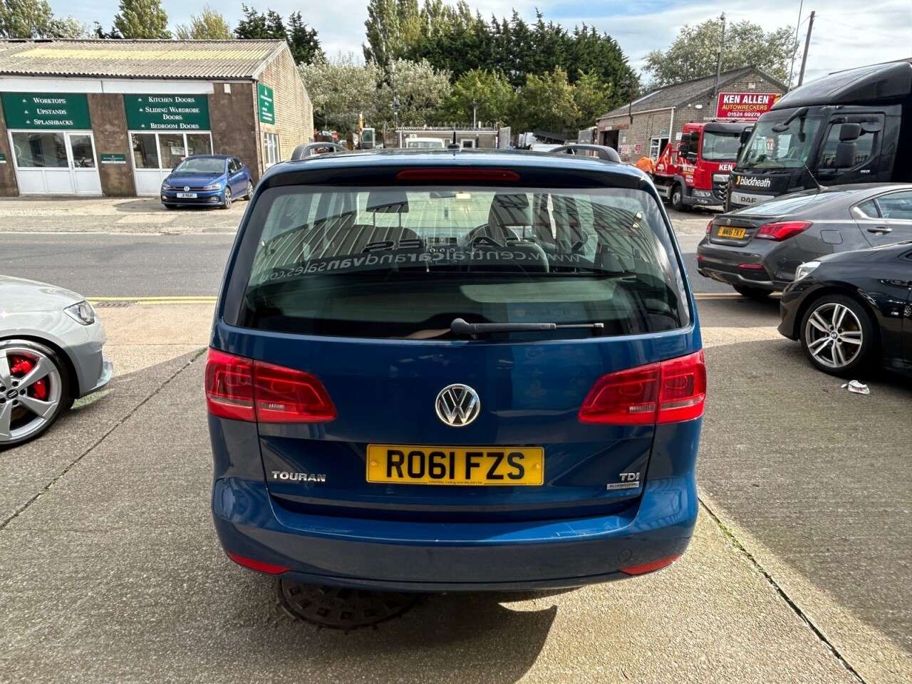 2011 VOLKSWAGEN TOURAN 2011 VOLKSWAGEN TOURAN