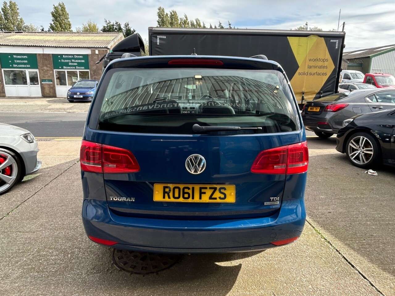 2011 VOLKSWAGEN TOURAN 2011 VOLKSWAGEN TOURAN